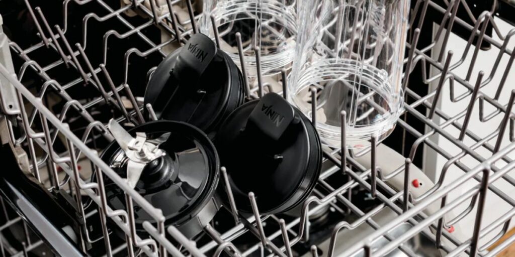 Dish washing Method cleaning ninga blender