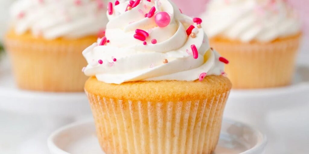 How to Decorate vanilla cupcake