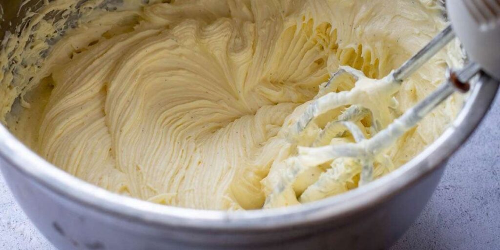 how to Combine the cupcake ingredients