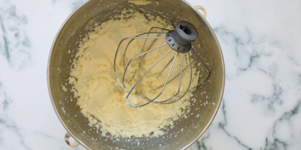 how to make the foresting on sourdough lemon cupcake