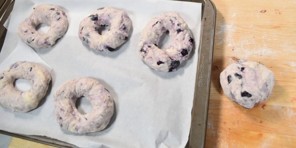 how to shape the blueberry bagel